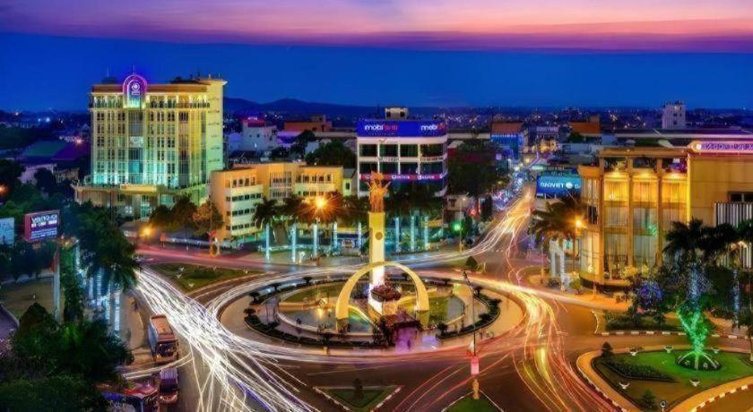 Lucky Star Hotel Buon Ma Thuot Bagian luar foto