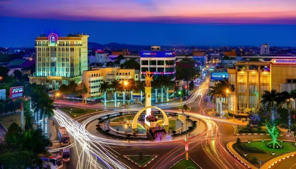 Lucky Star Hotel Buon Ma Thuot Bagian luar foto